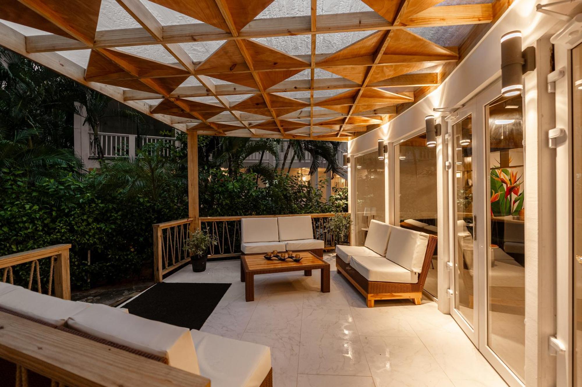 Paradise Beach Hotel & Resort West Bay Εξωτερικό φωτογραφία
